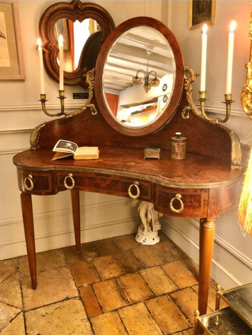 Coiffeuse en loupe d’amboine