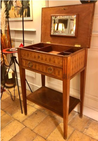 Travailleuse de style Louis XVI en marqueterie