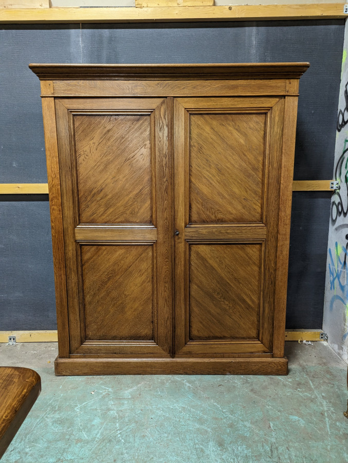 Meuble de métier ou armoire de notaire en chêne