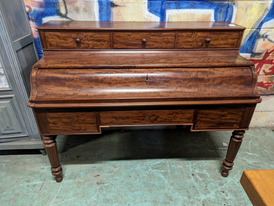 Bureau dos d'âne en acajou de style Louis Philippe