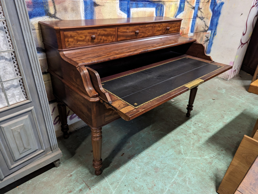 Bureau dos d'âne en acajou de style Louis Philippe