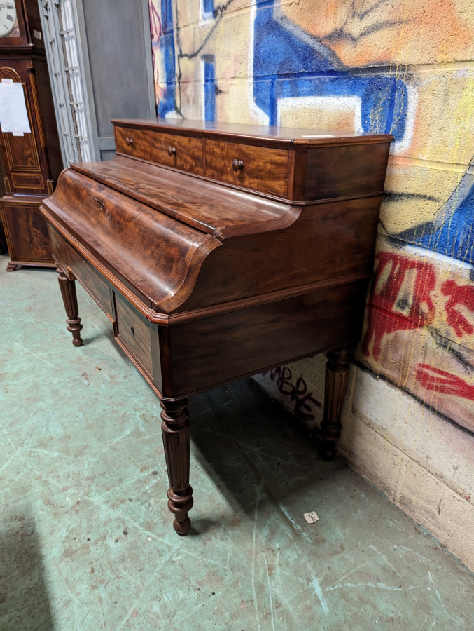 Bureau dos d'âne en acajou de style Louis Philippe