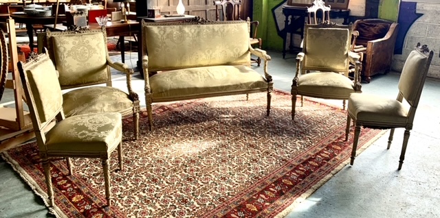 Salon rechampi de style Louis XVI fin XIXème