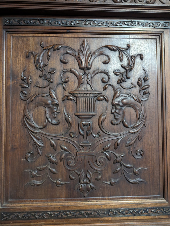 Grand buffet Renaissance en Noyer