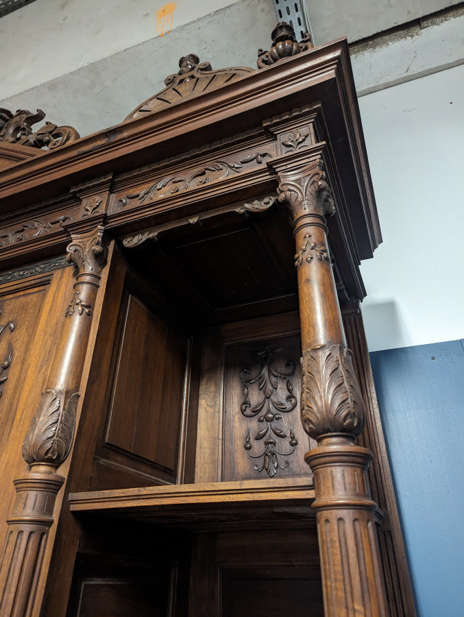 Grand buffet Renaissance en Noyer