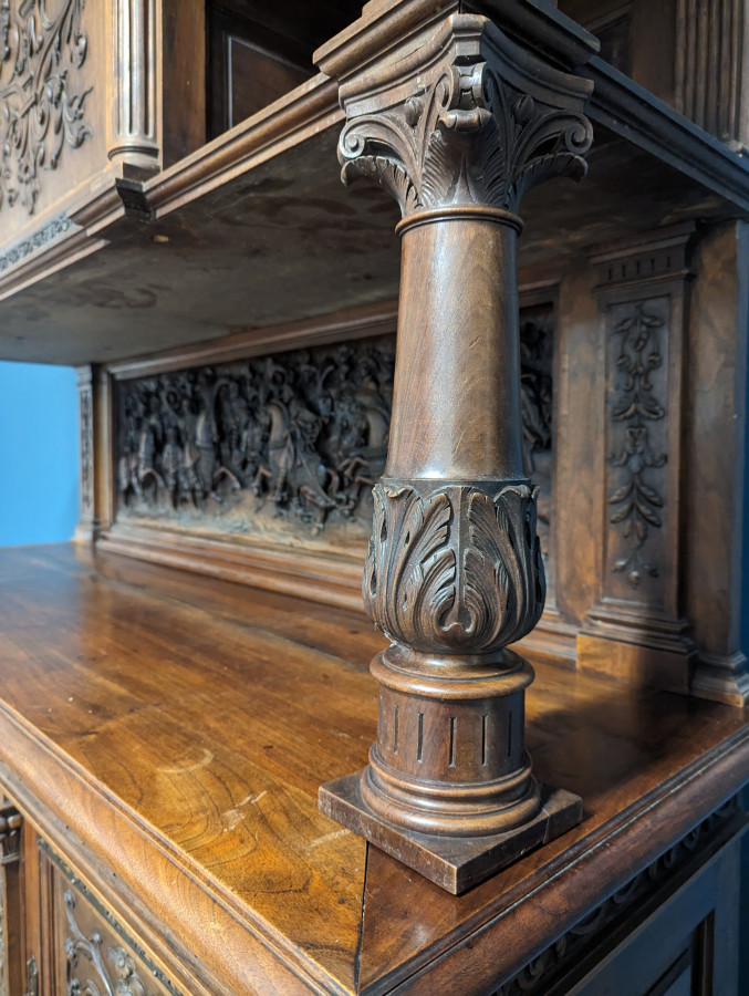 Grand buffet Renaissance en Noyer