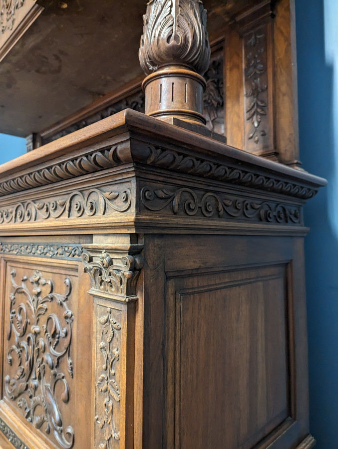 Grand buffet Renaissance en Noyer
