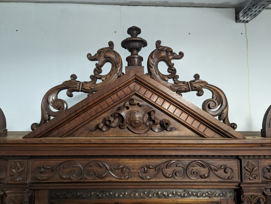 Grand buffet Renaissance en Noyer