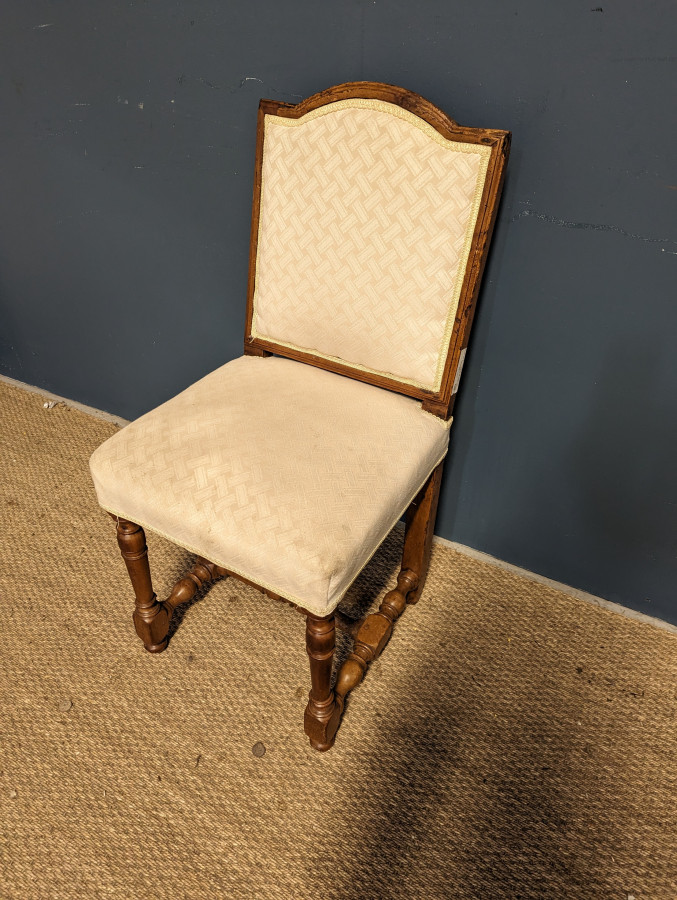 Chaise de style Louis XIII