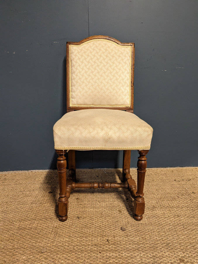 Chaise de style Louis XIII