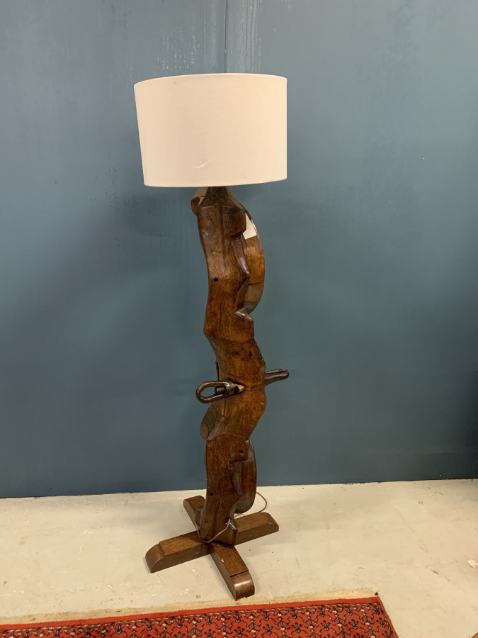 Lampadaire brutaliste