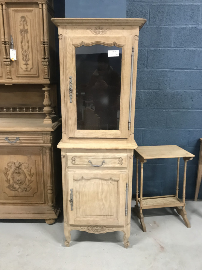 Buffet vitrine en chêne décapé