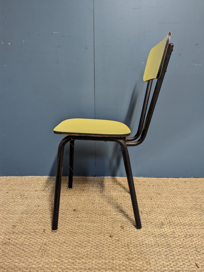 Chaise en Formica jaune