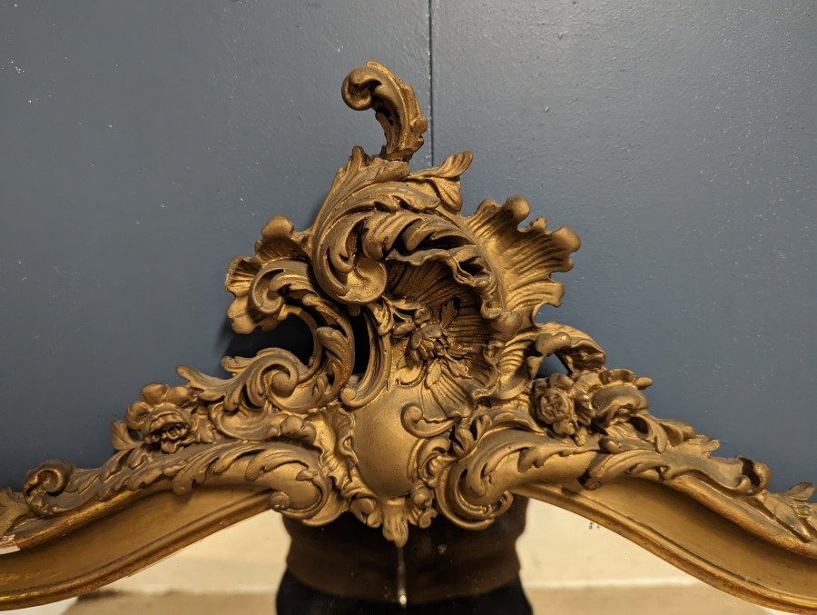 Miroir doré de style Louis XV