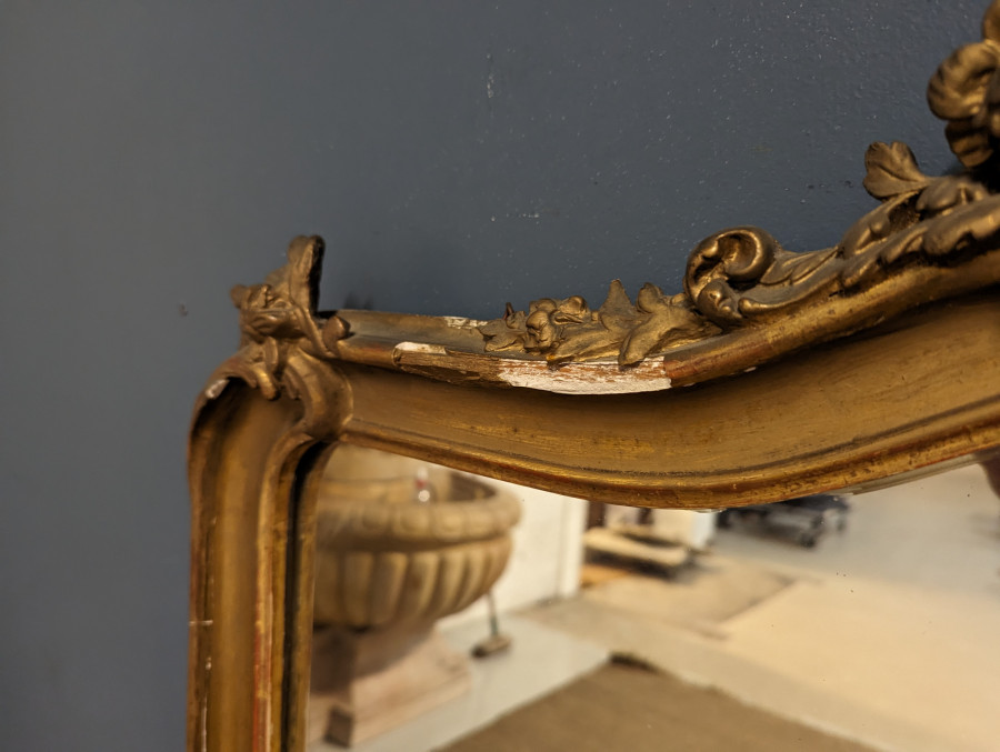 Miroir doré de style Louis XV