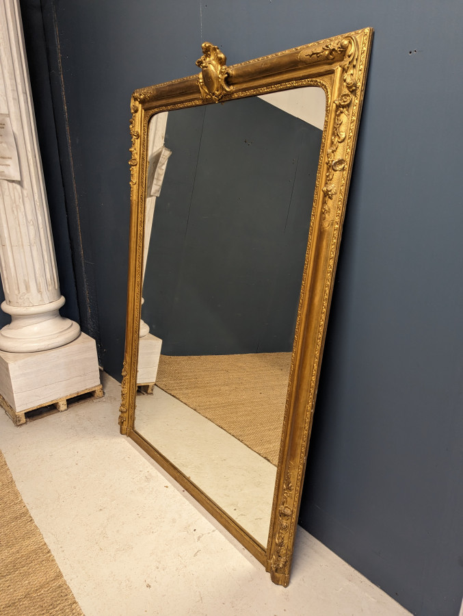 Miroir doré de style Louis XV