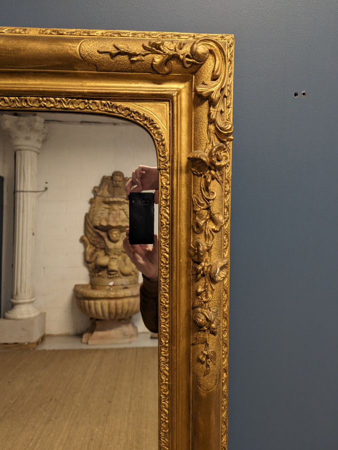 Miroir doré de style Louis XV