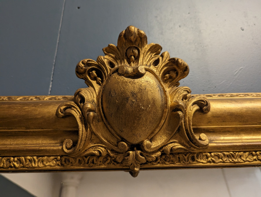Miroir doré de style Louis XV