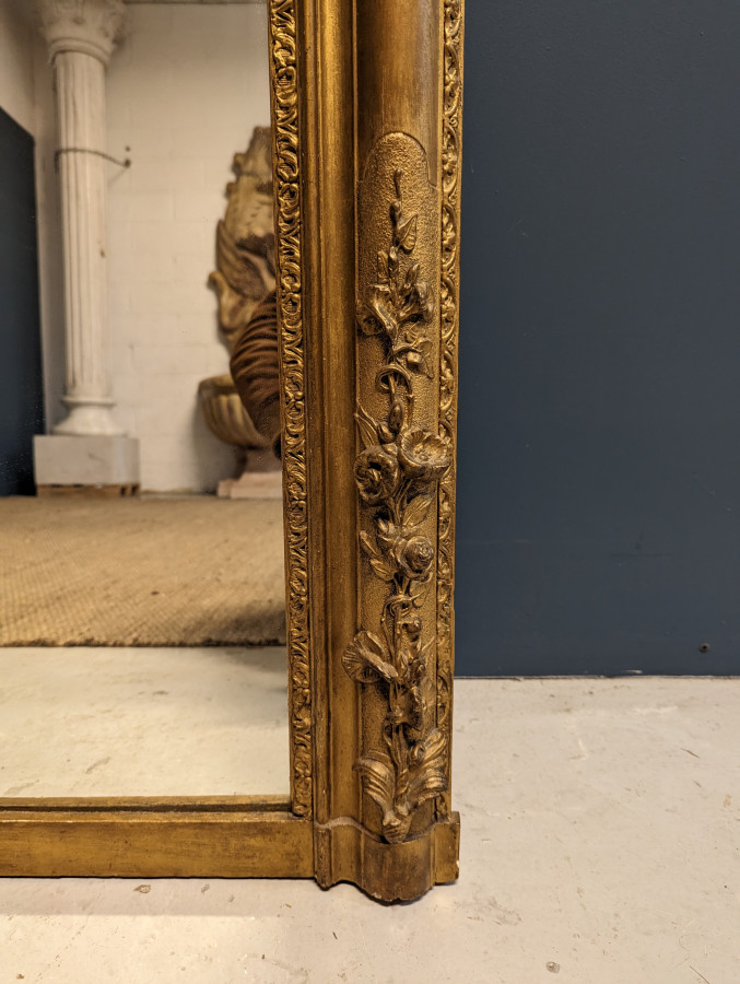 Miroir doré de style Louis XV