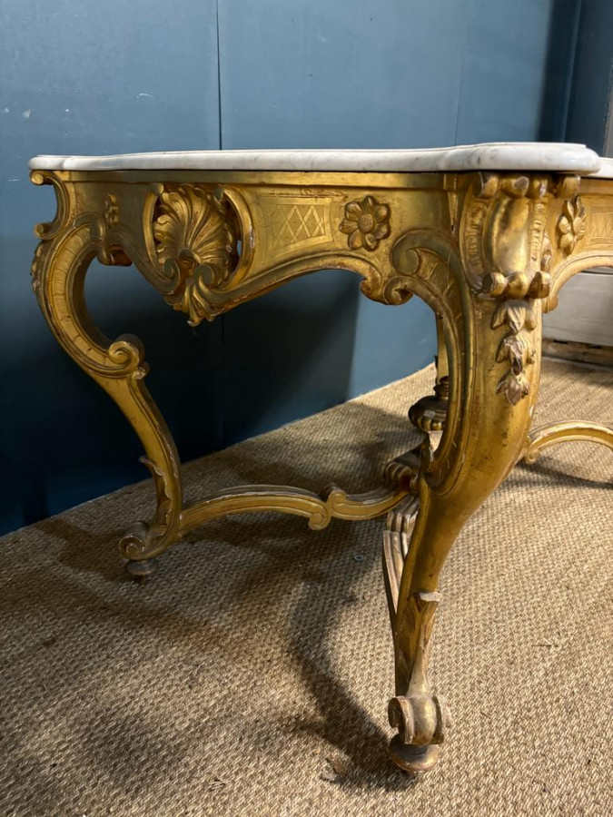 Console de style Louis XV en bois doré