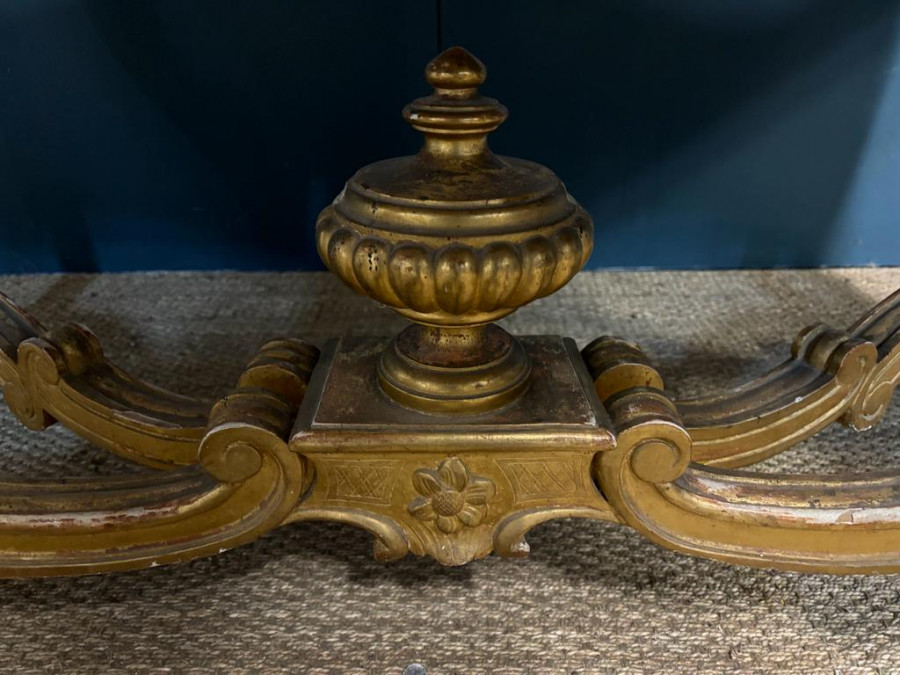 Console de style Louis XV en bois doré