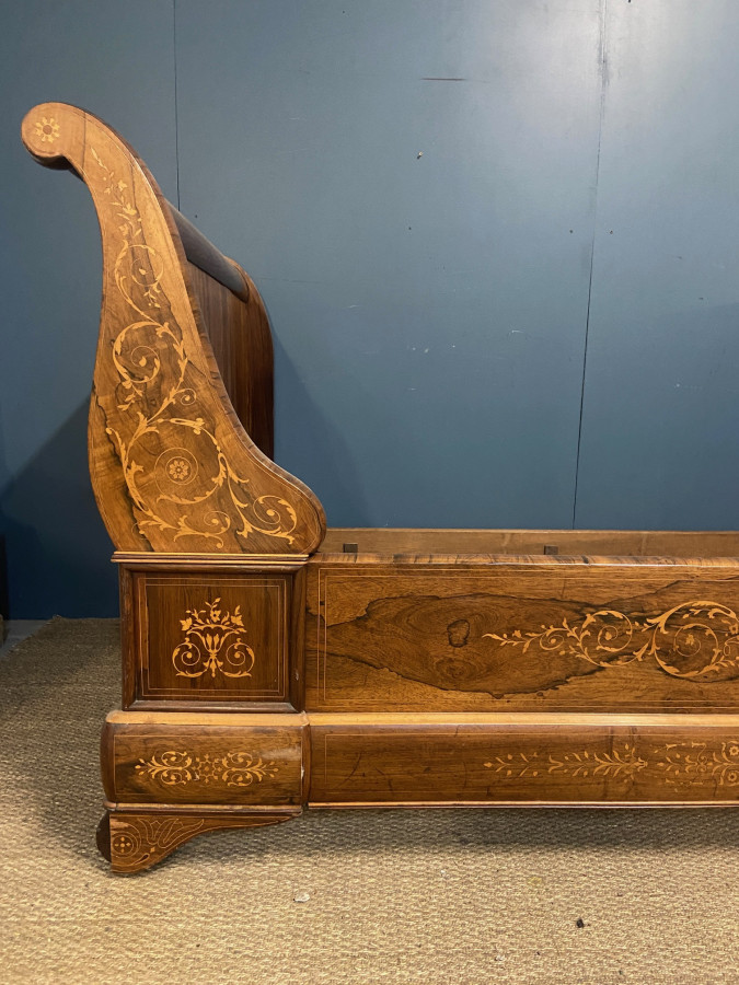 Lit bateau d'éoque Charles X en marqueterie
