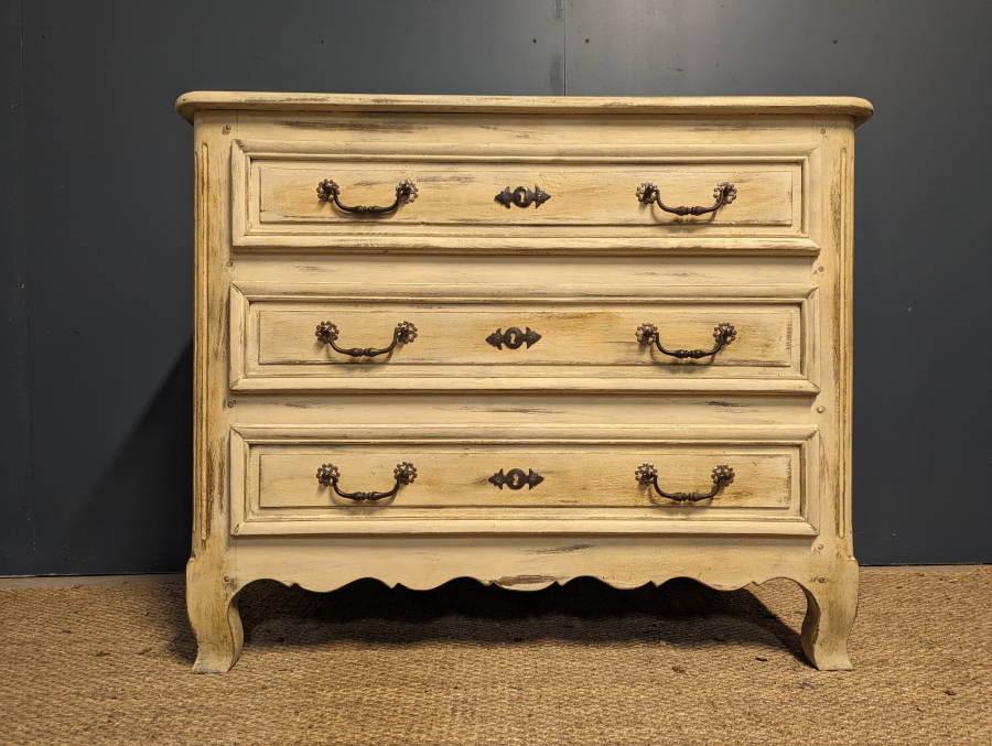 Commode rustique patinée