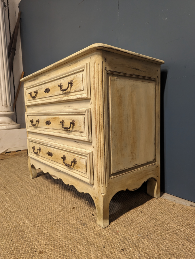 Commode rustique patinée