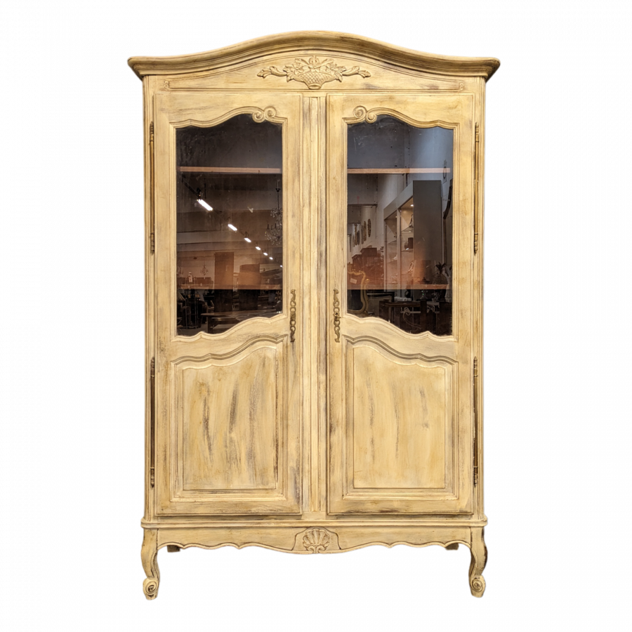 Armoire vitrée de style Louis XV patinée