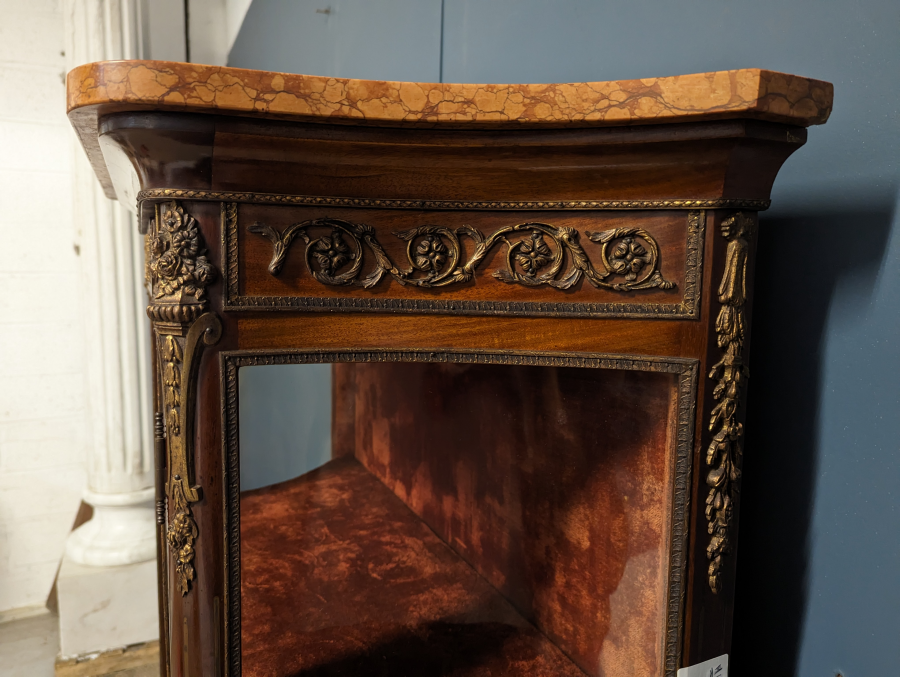 Vitrine style Napoléon III plaquage Acajou
