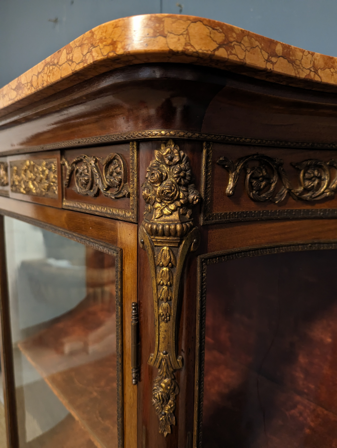 Vitrine style Napoléon III plaquage Acajou