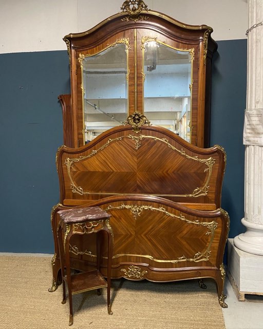 Chambrée de style Louis XV en bois de rose