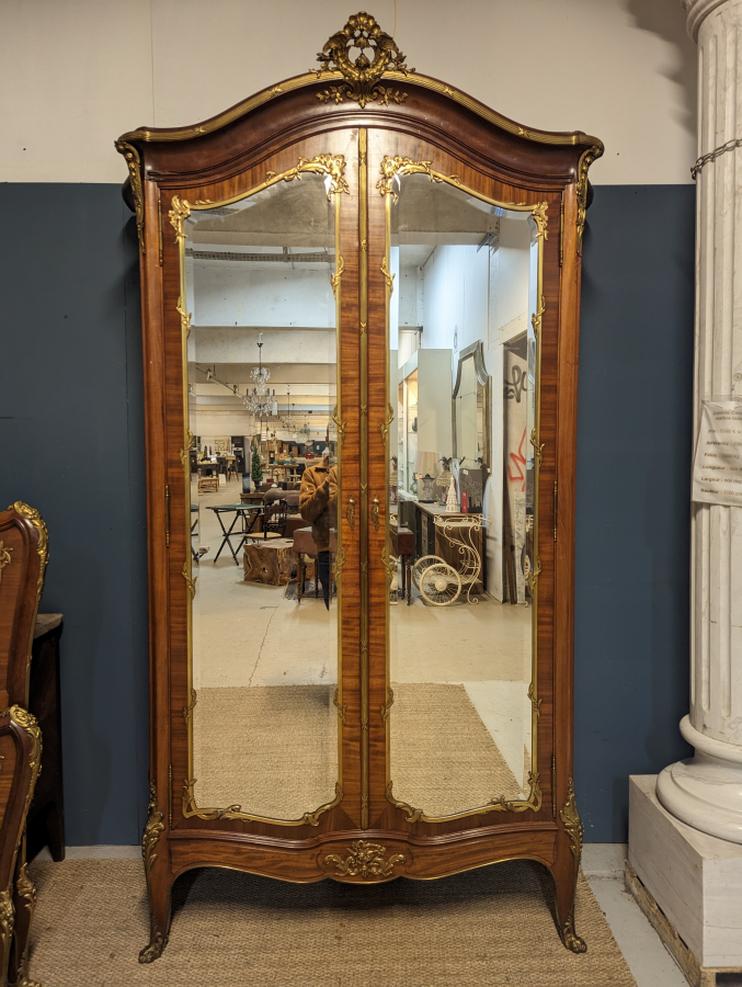 Chambrée de style Louis XV en bois de rose