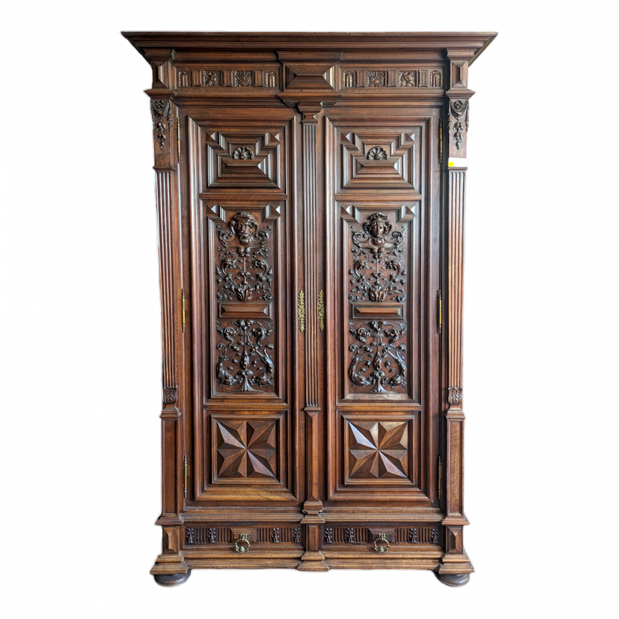 Armoire style Renaissance en noyer