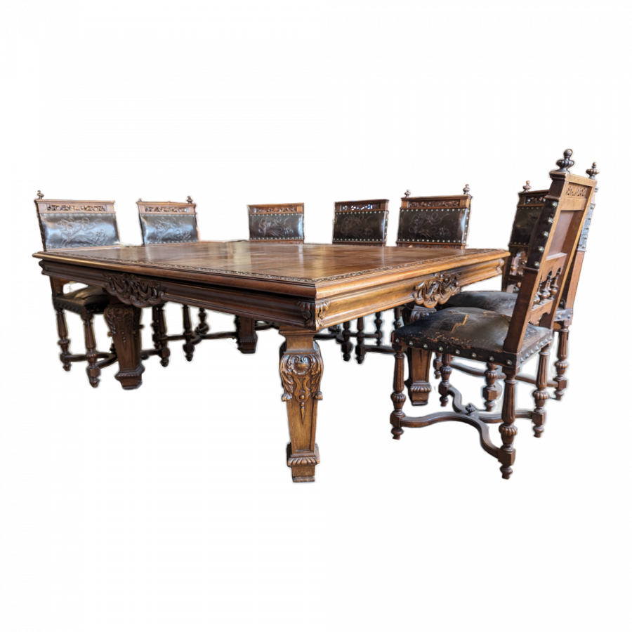 Table et chaises en noyer de style renaissance