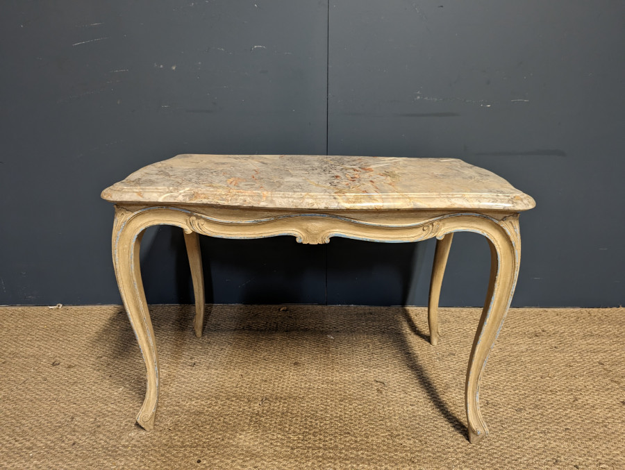 Table d'appoint de style Louis XV réchampi plateu marbre