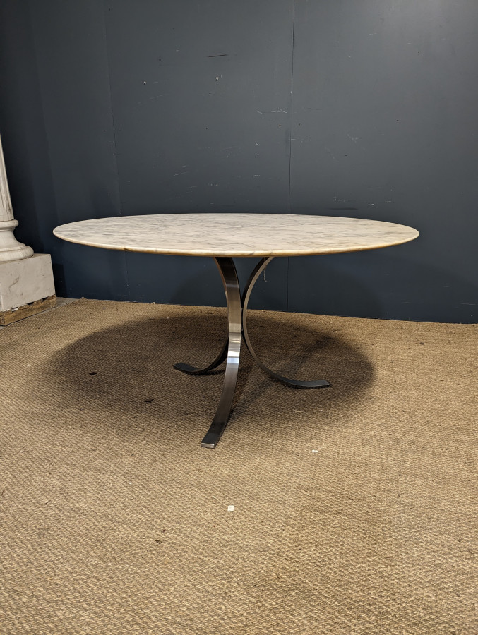 Table dans le style de Osvaldo Borsani