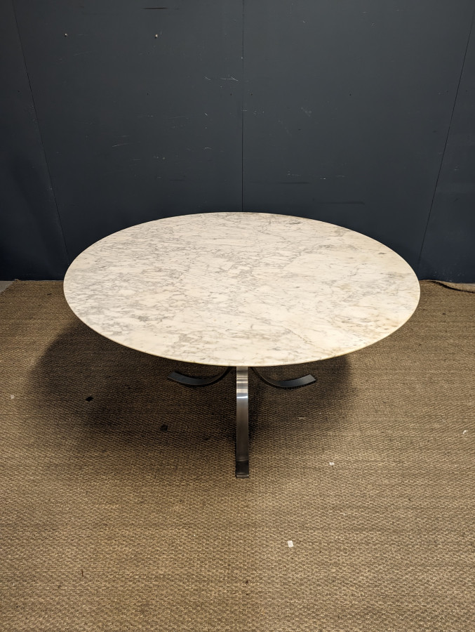 Table dans le style de Osvaldo Borsani