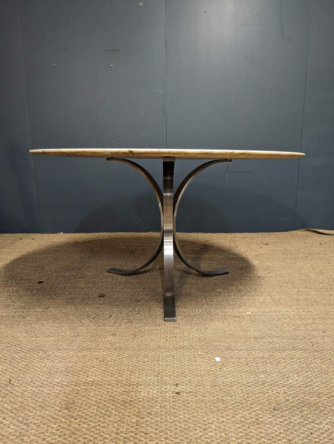 Table dans le style de Osvaldo Borsani