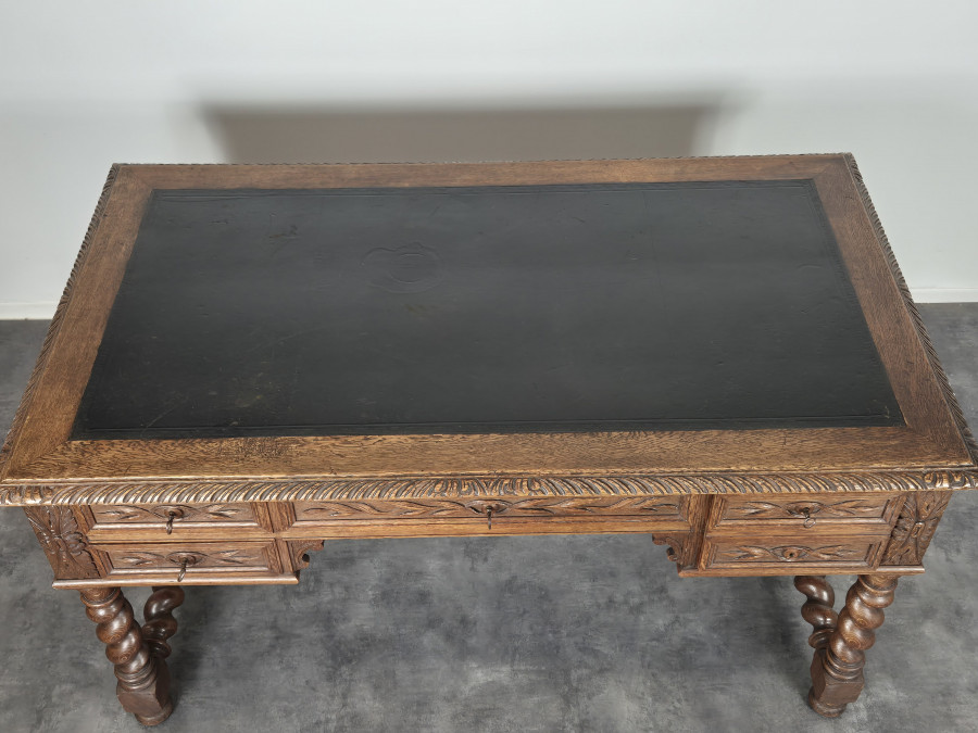 Bureau de style Louis XIII en chêne à colonnes torsadées