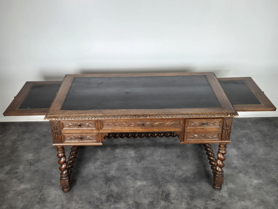 Bureau de style Louis XIII en chêne à colonnes torsadées