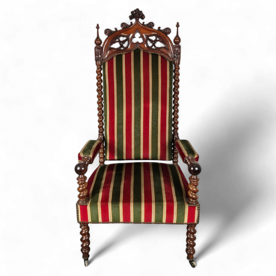 Grand fauteuil Gothique en Acajou massif