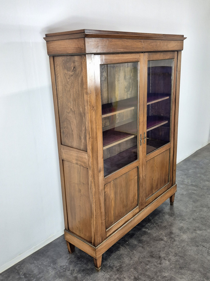 Vitrine bibliothèque de style Directoire en Noyer