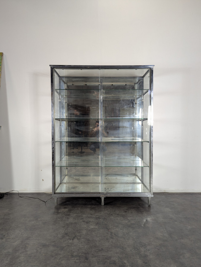 Vitrine de magasin en bronze nickelé maison Paul Grivois
