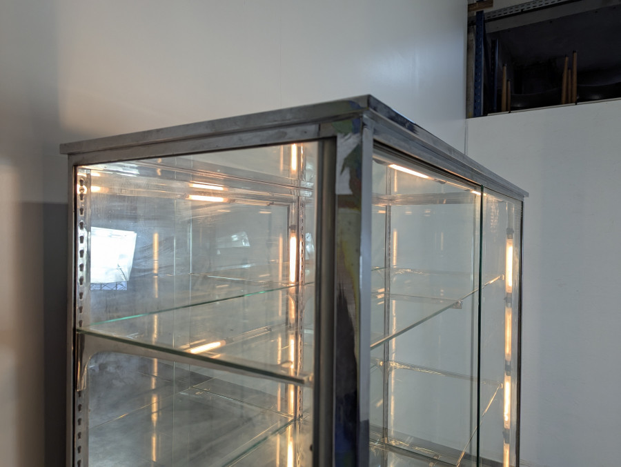 Vitrine de magasin en bronze nickelé maison Paul Grivois