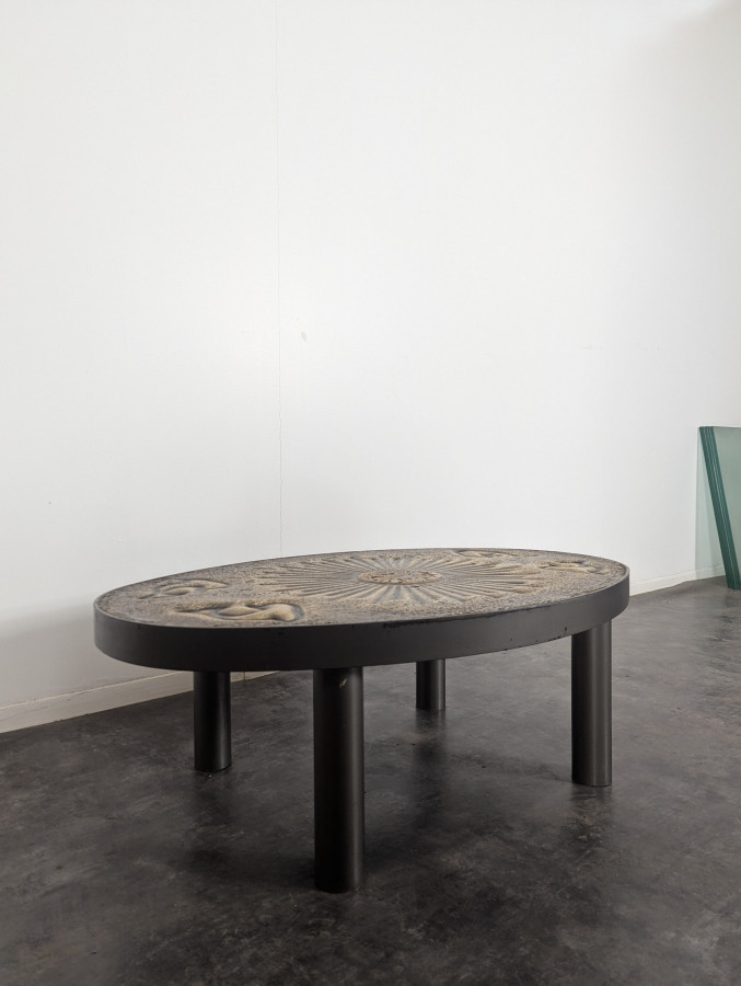 Table basse en pierre de lave années 70