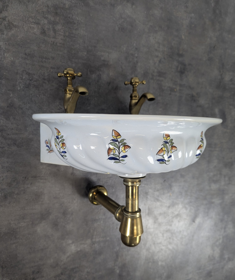 Lavabo en faience de rouen et laiton