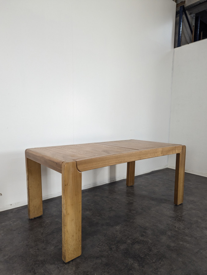 Table en orme massif de la maison regain