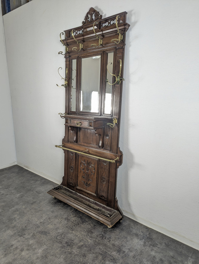 Vestiaire de style Henri II en noyer