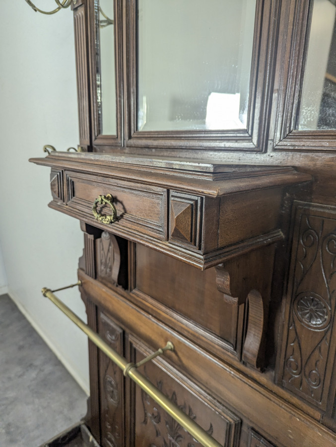 Vestiaire de style Henri II en noyer